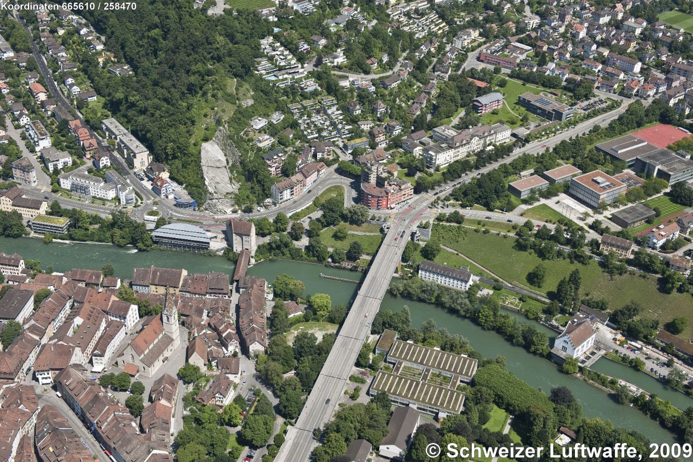 Baden Altstadt, Holzbrücke zum Landvogteischloss, 'Schartenfels'